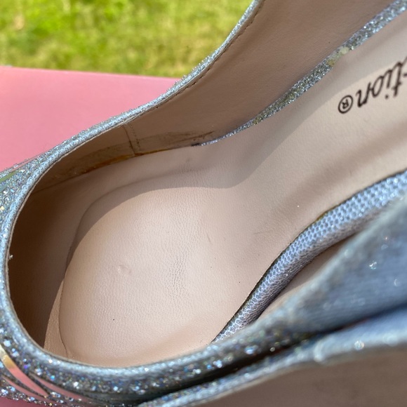 Silver heels - Picture 5 of 7